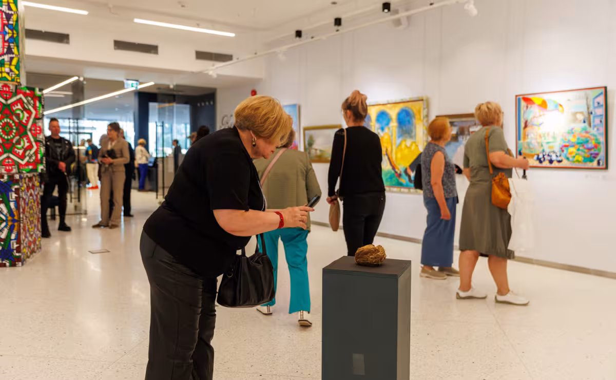 N&auml;itus "Kuldav&auml;&auml;rt kunst"