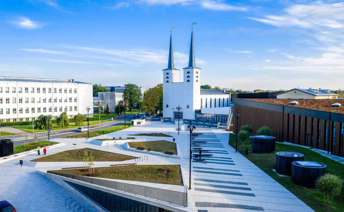 Plats ja maja kahe torniga