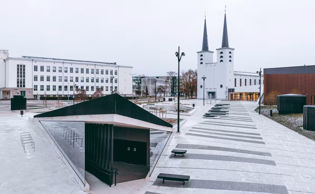 Kontserdimaja koos platsiga